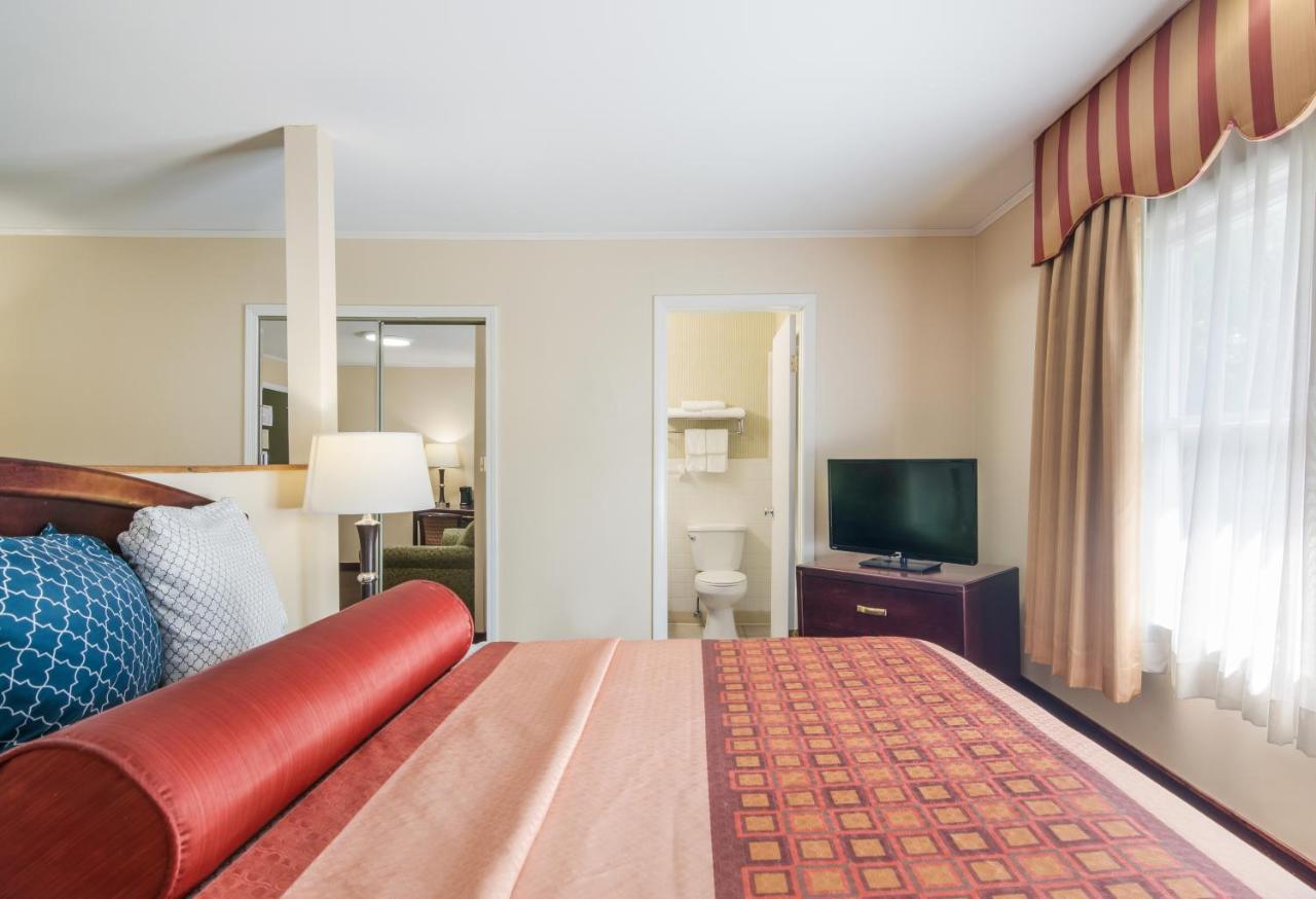 Rodeway Inn Weedsport Екстер'єр фото