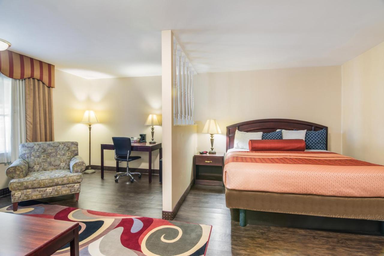 Rodeway Inn Weedsport Екстер'єр фото
