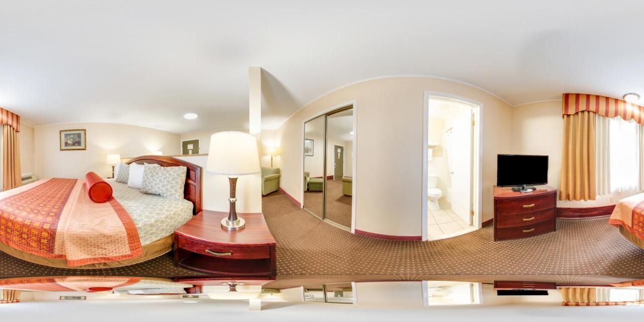 Rodeway Inn Weedsport Екстер'єр фото