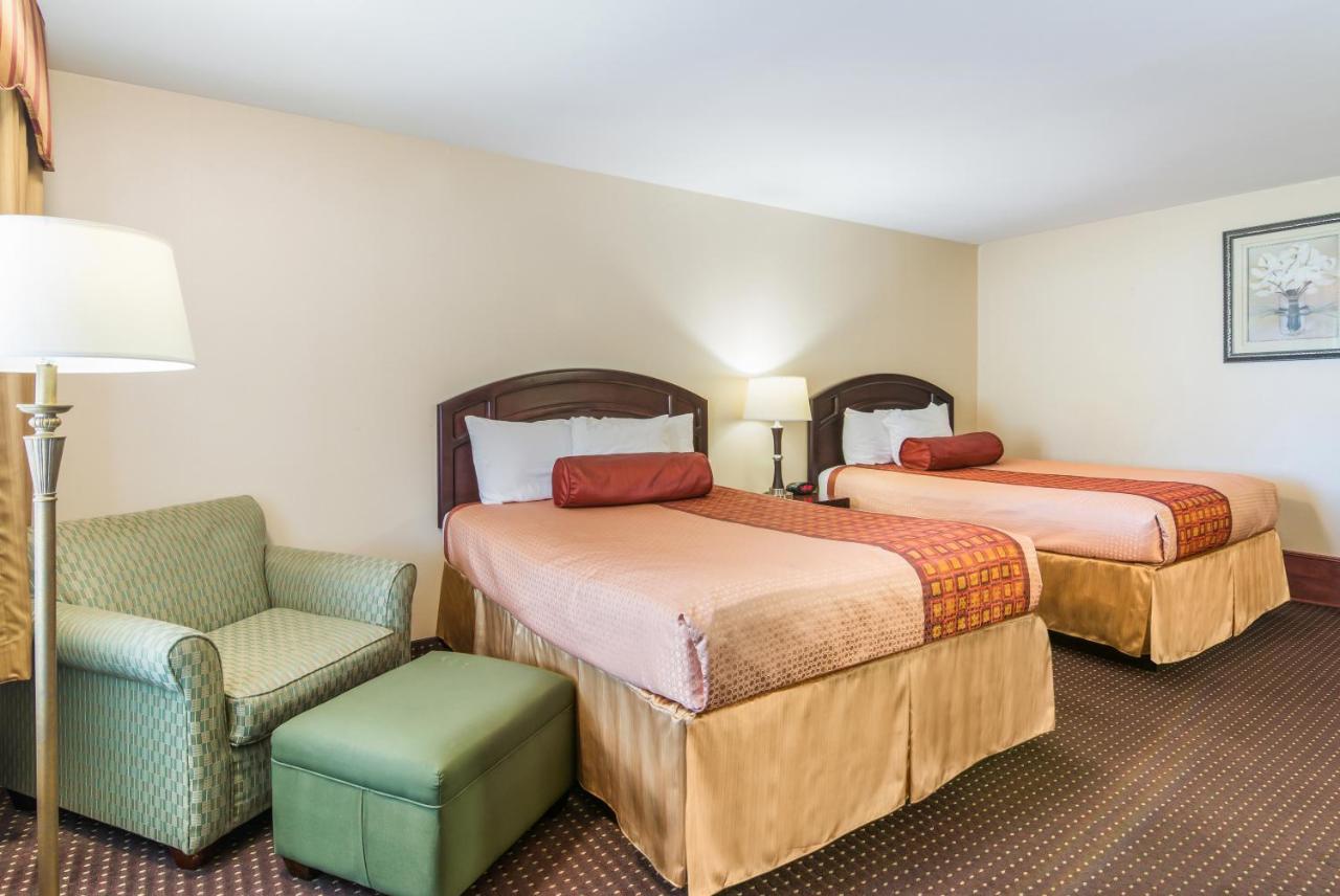 Rodeway Inn Weedsport Екстер'єр фото