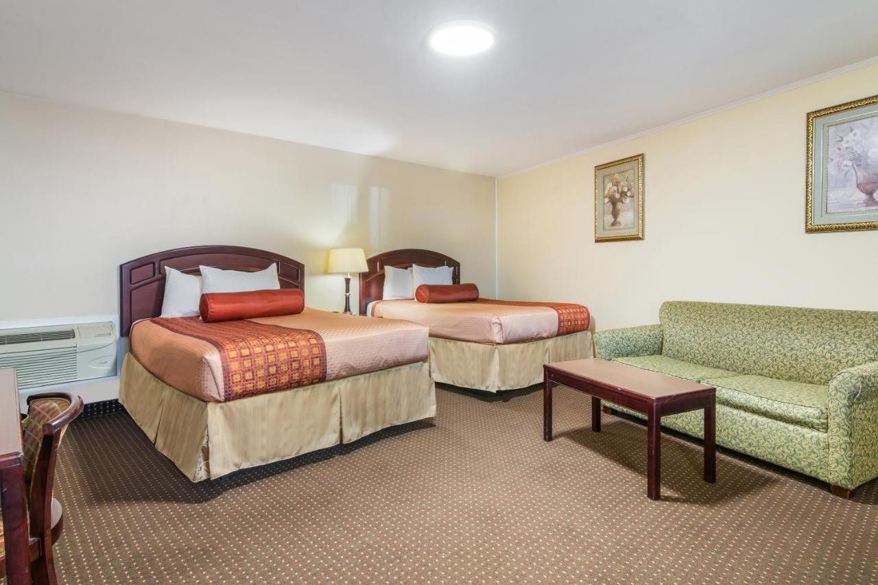 Rodeway Inn Weedsport Екстер'єр фото