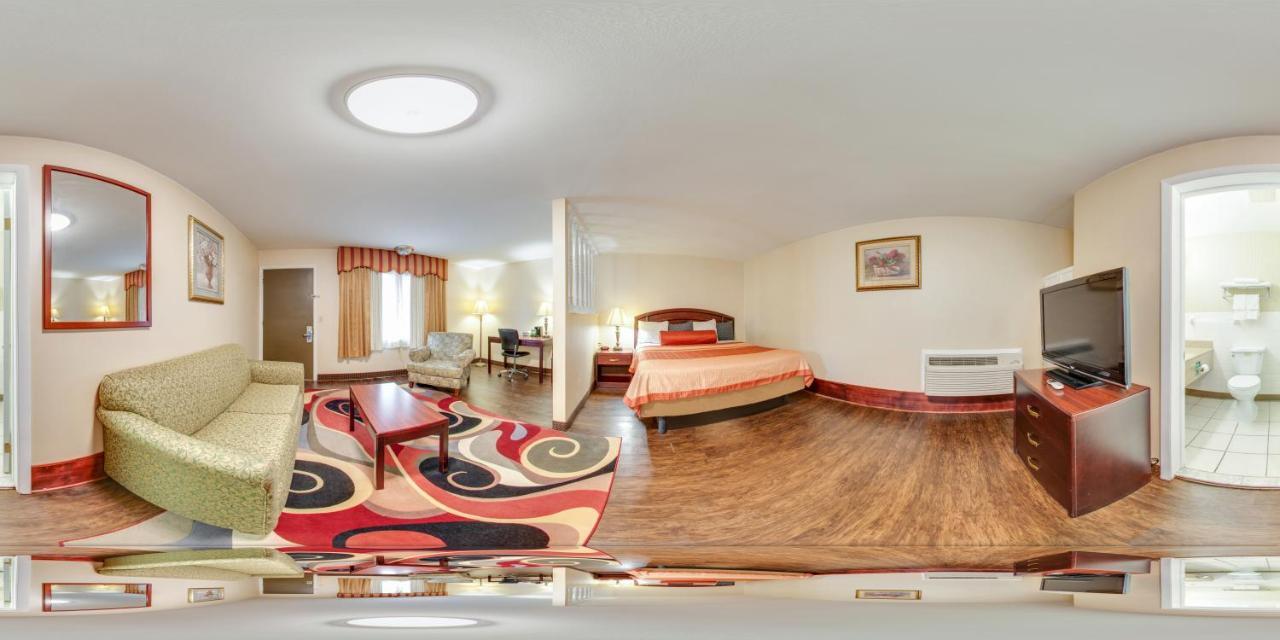 Rodeway Inn Weedsport Екстер'єр фото