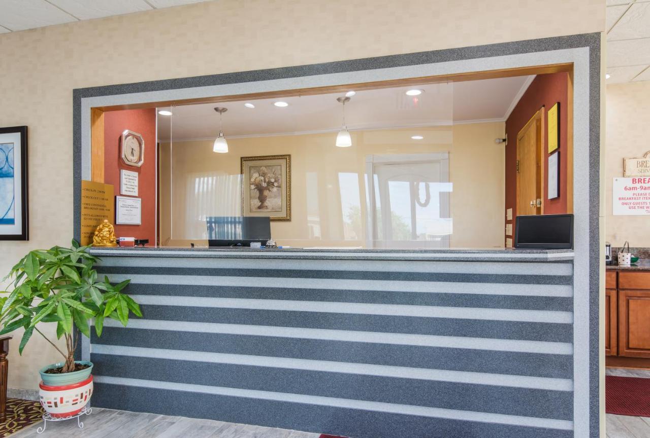 Rodeway Inn Weedsport Екстер'єр фото