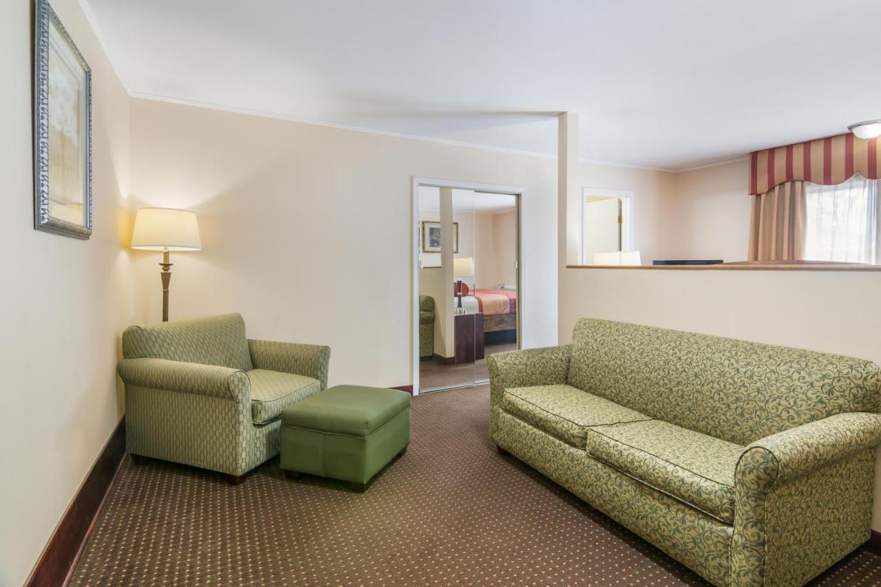 Rodeway Inn Weedsport Екстер'єр фото