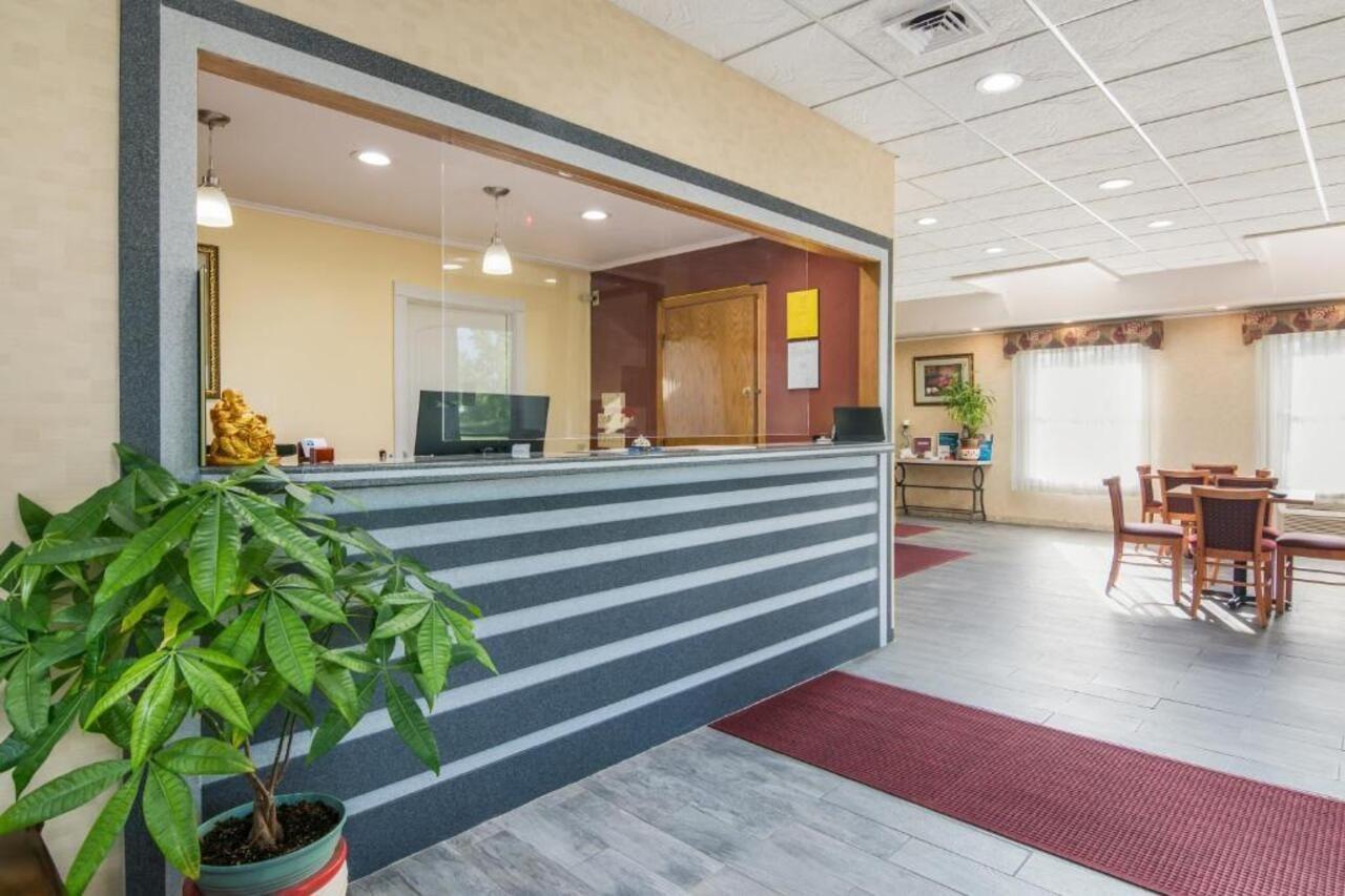 Rodeway Inn Weedsport Екстер'єр фото