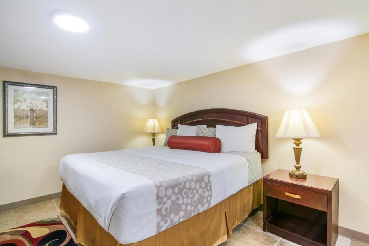 Rodeway Inn Weedsport Екстер'єр фото