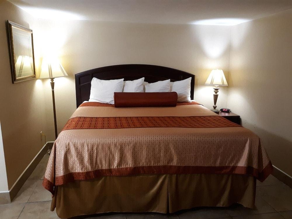 Rodeway Inn Weedsport Екстер'єр фото