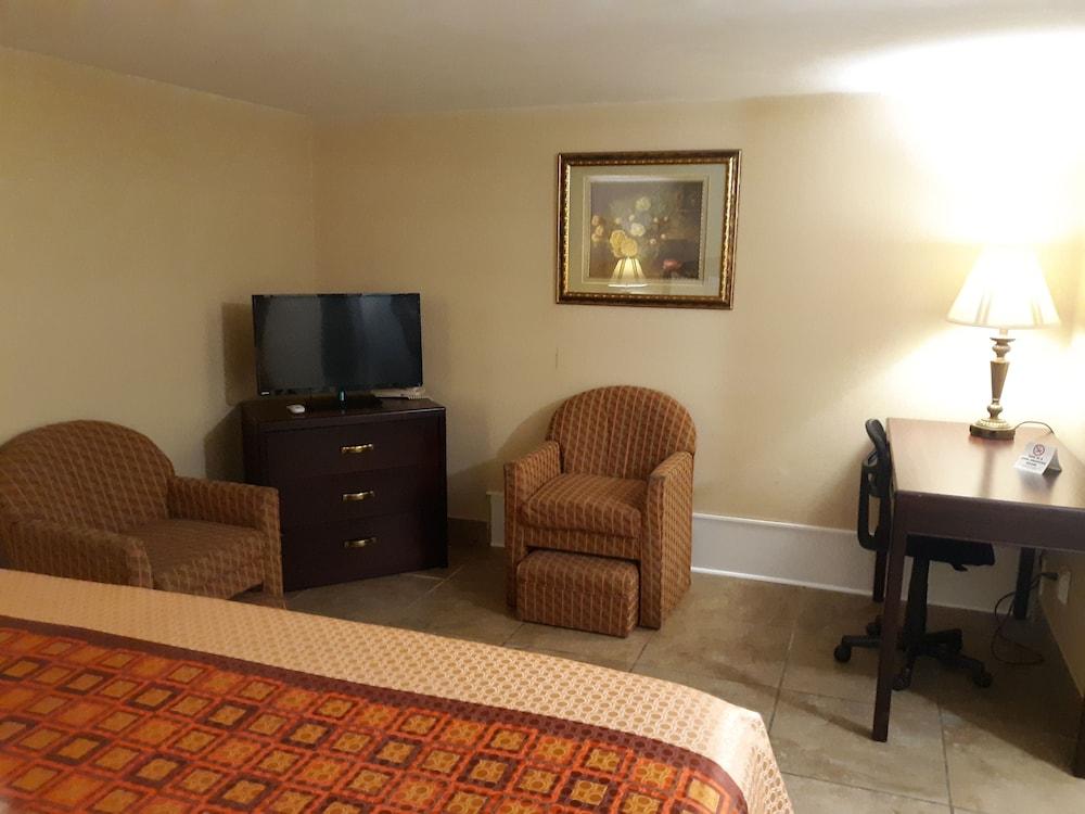 Rodeway Inn Weedsport Екстер'єр фото