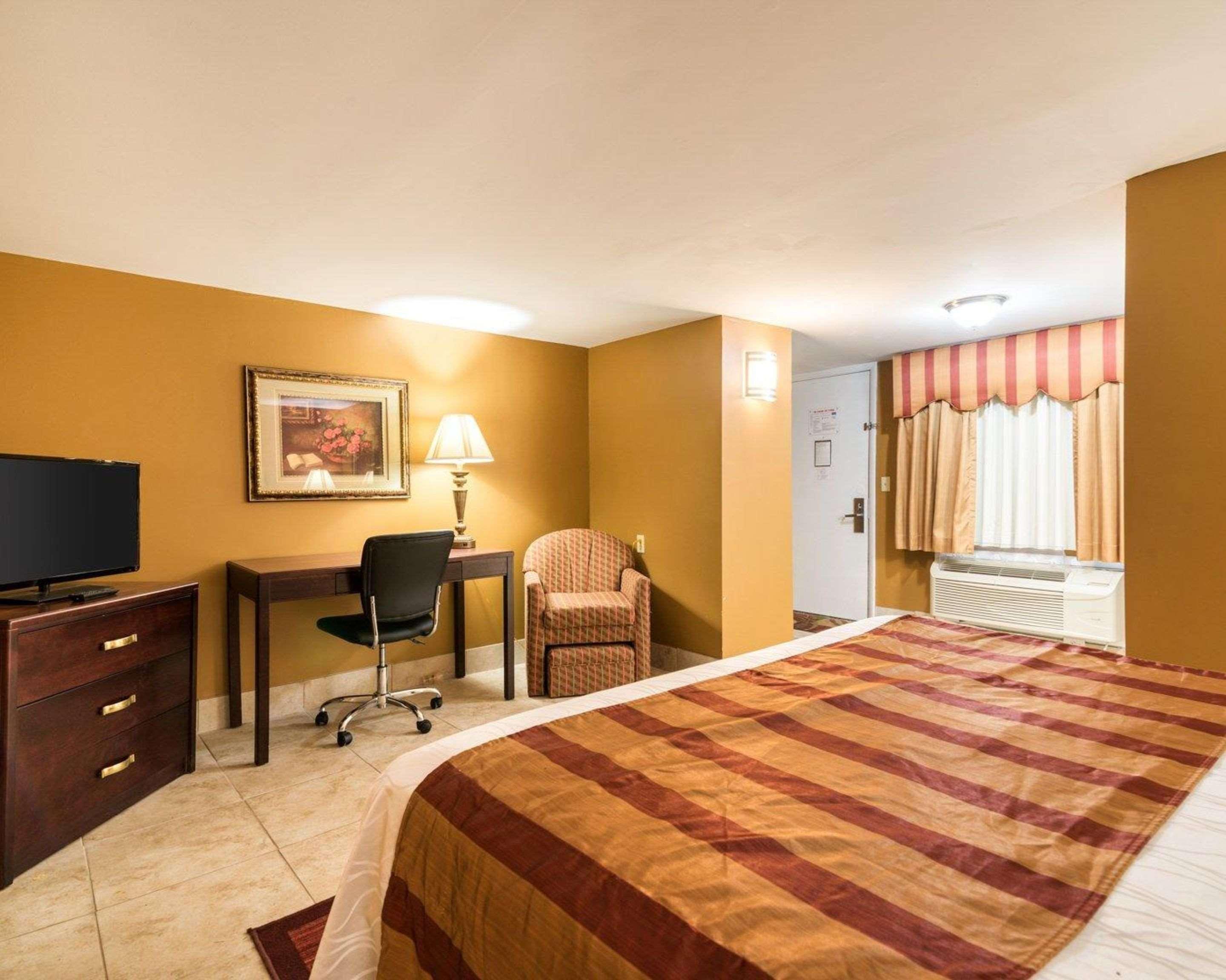 Rodeway Inn Weedsport Екстер'єр фото