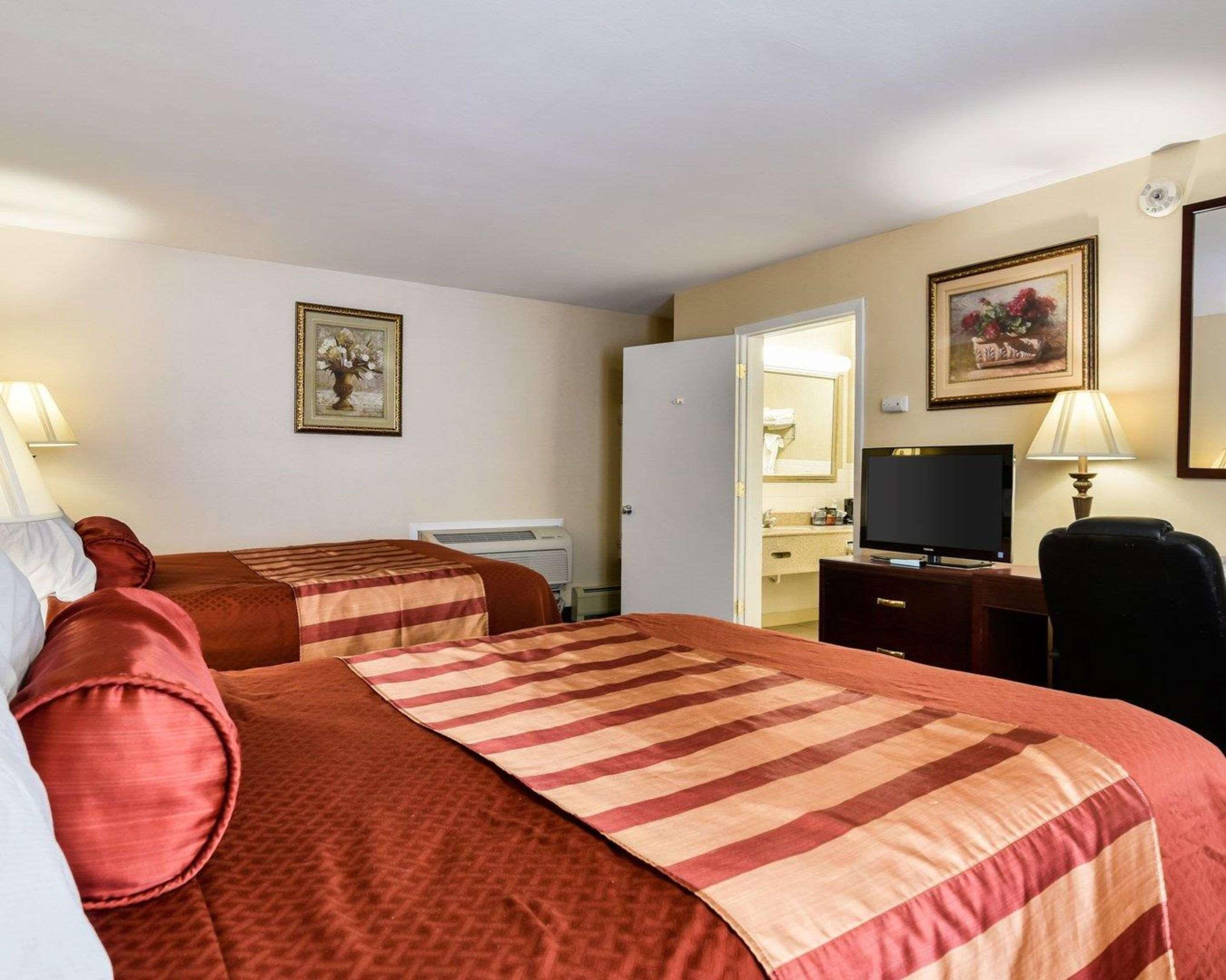 Rodeway Inn Weedsport Екстер'єр фото