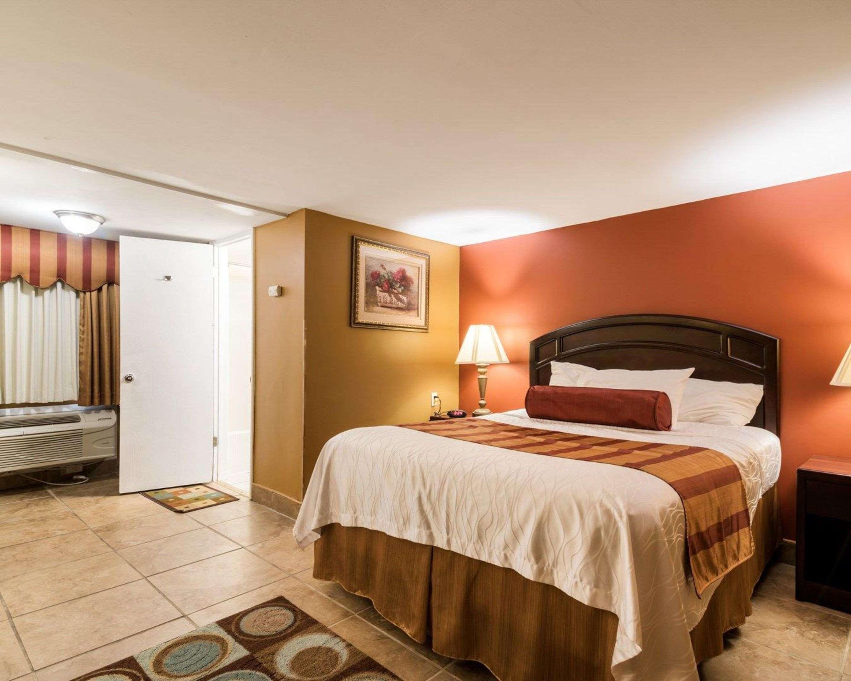Rodeway Inn Weedsport Екстер'єр фото