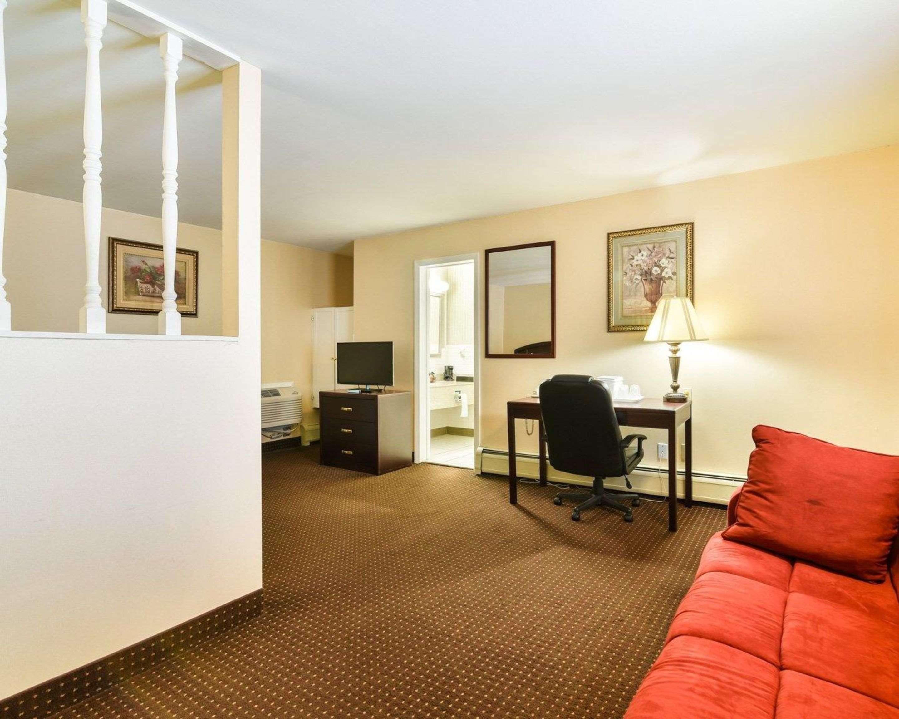 Rodeway Inn Weedsport Екстер'єр фото
