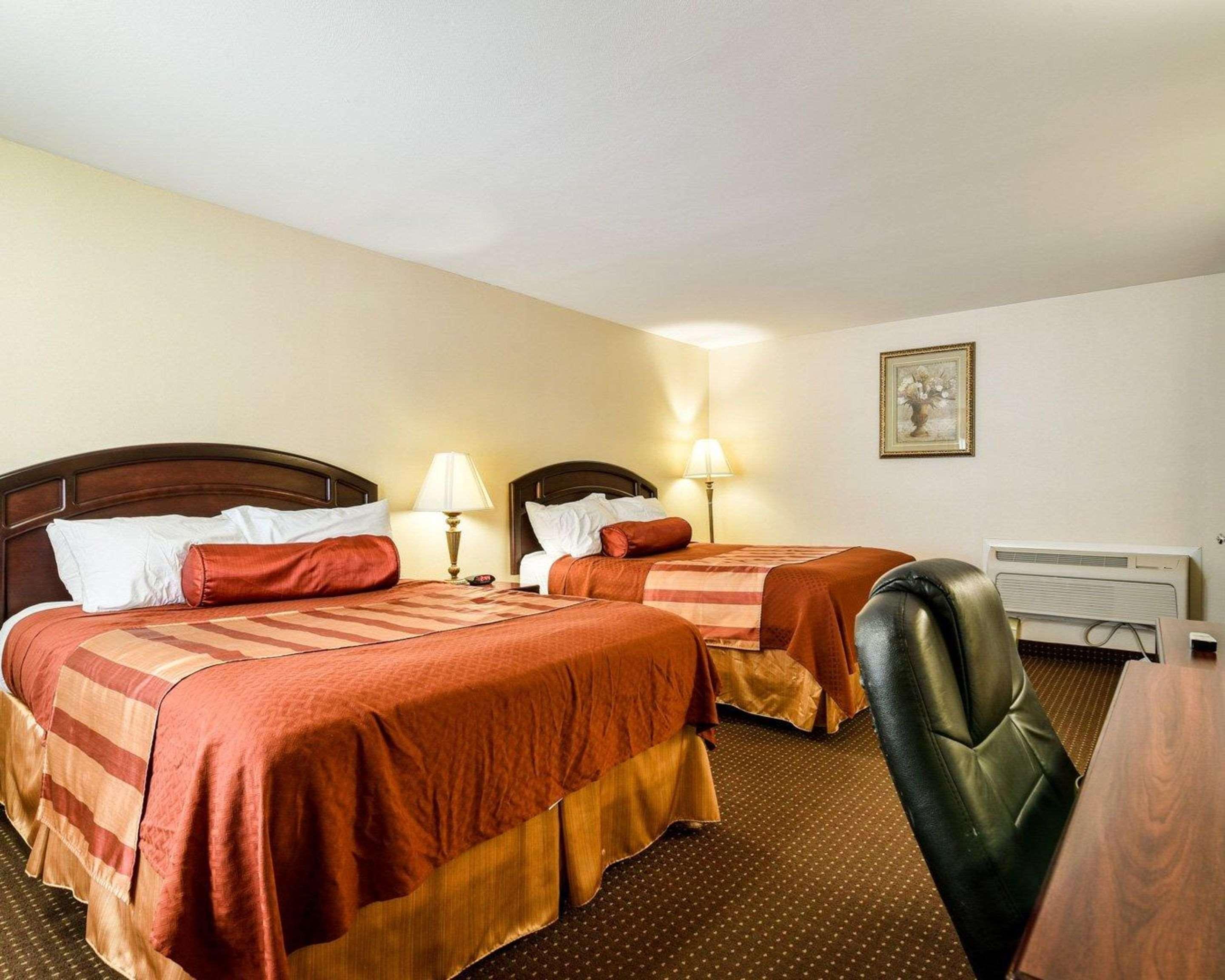 Rodeway Inn Weedsport Екстер'єр фото