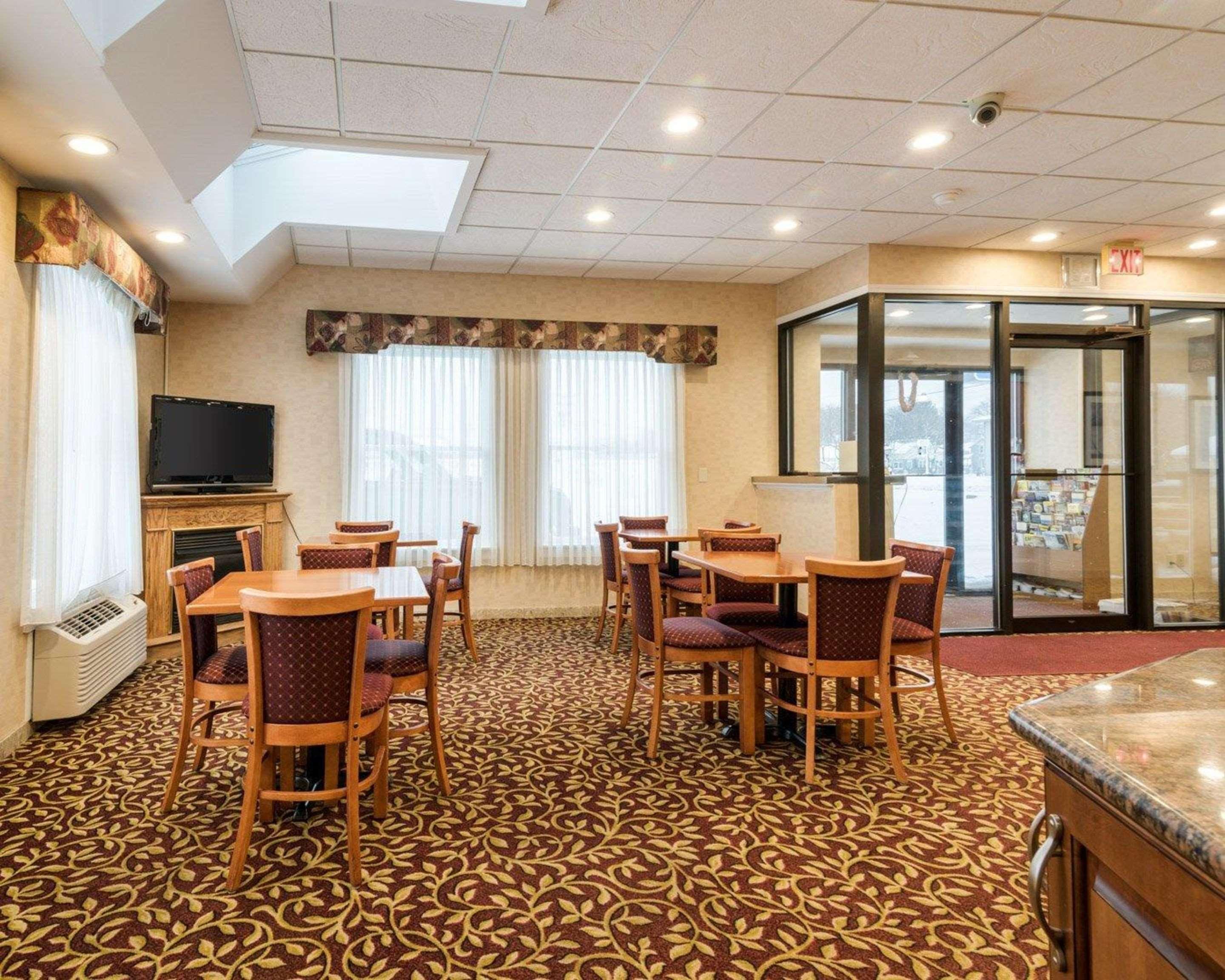 Rodeway Inn Weedsport Екстер'єр фото